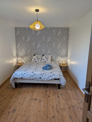 Room - Vrbo Property (La Hague)