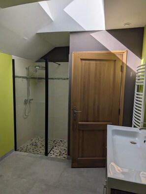 Shower, toilet paper