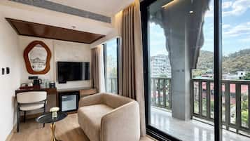 Suite Desain, balkon, pemandangan gunung | Area keluarga