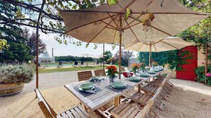 Outdoor dining - CARPENTER (Sainte-Foy-de-Longas)