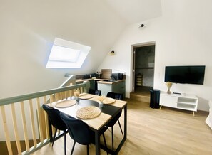 Dining - Vacation Rental Le Filou (Saint-Quentin-en-Tourmont)