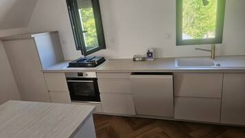 Fridge, microwave, oven, stovetop