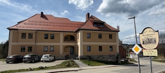 Cozy Bavarian Forest Apartment with Mountain Views, Shared Terrace & Wi-Fi
