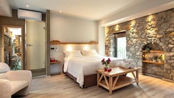 Ropa de cama de alta calidad, minibar y escritorio