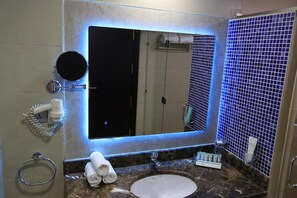 Twin Room | Bathroom - Vercure Hotel Al Hamra (Jeddah)