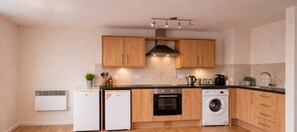 Family Loft, Courtyard View | Private kitchen - Webster Road Park Loft Apartment (Liverpool)