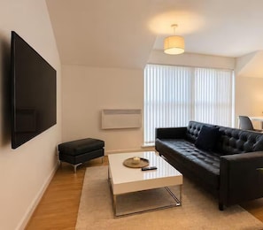 Living area - Webster Road Park Loft Apartment (Liverpool)