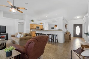 Smart TV - Pascaul Del Sol Pool and Spa (Lake Havasu City)