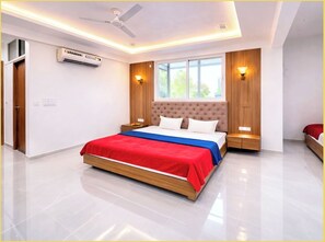 Room - Radhika Palace -near ISCKON &Prem mandir (Vrindavan)