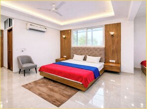 Room - Radhika Palace -near ISCKON &Prem mandir (Vrindavan)
