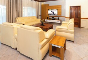 Living area - Grande villa Kimironko avec jacuzzi (Kigali)