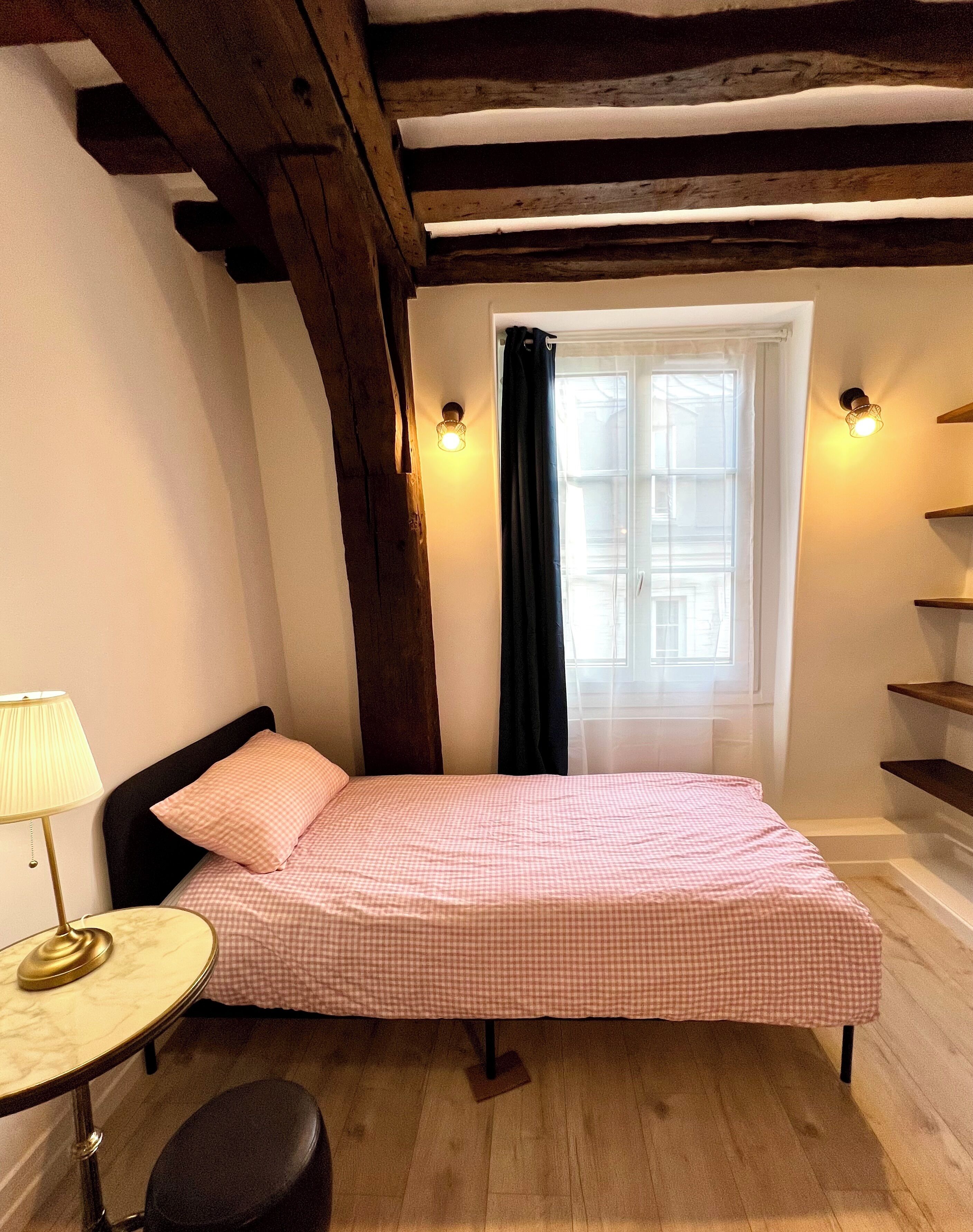 1 chambre, fer et planche à repasser, Wi-Fi, draps fournis