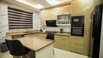 Basic Apartment | Private kitchen