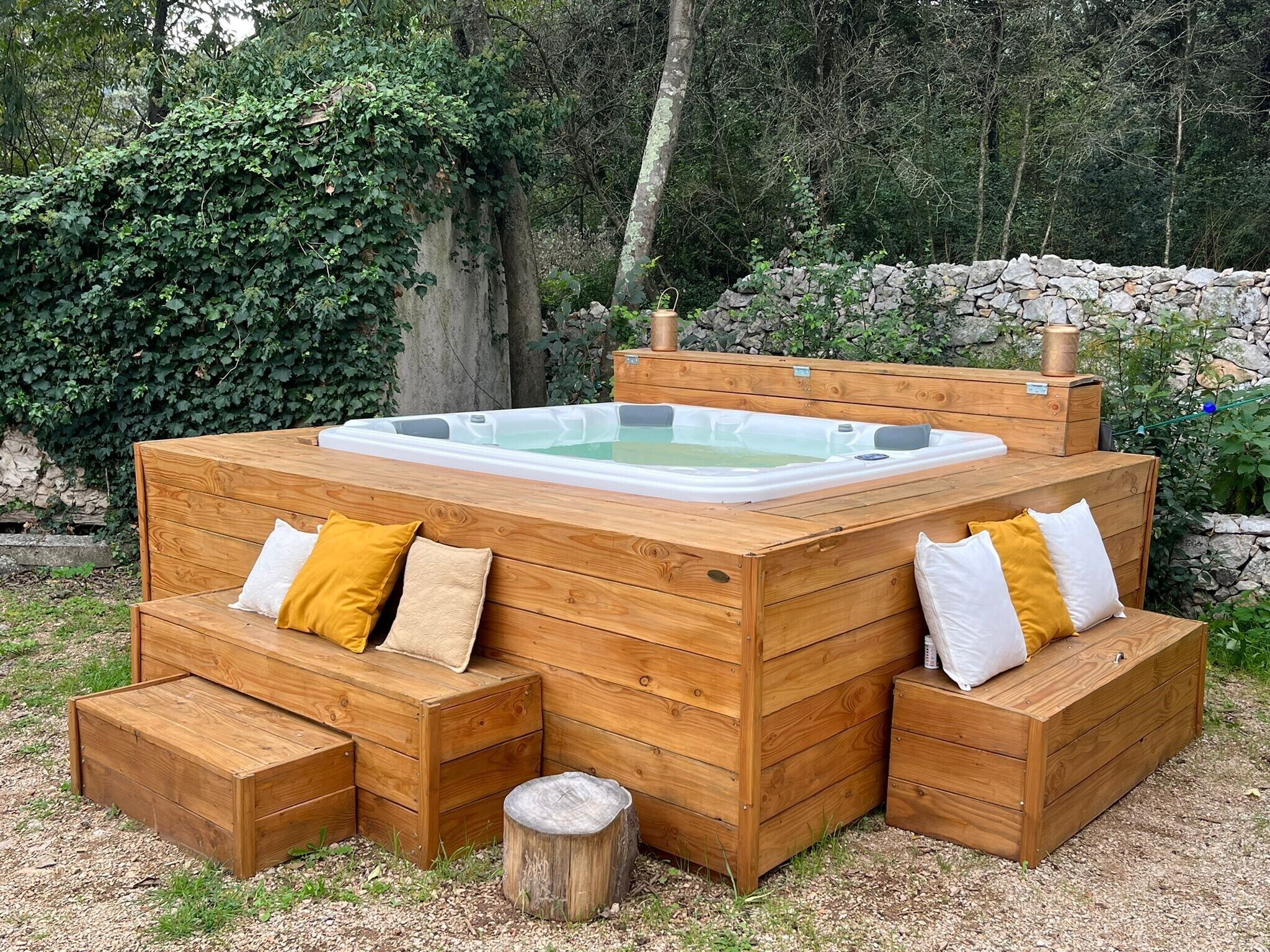 Outdoor spa tub