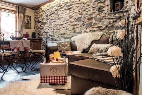 TV, books. Your summer retreat in the heart of the mountains, services included