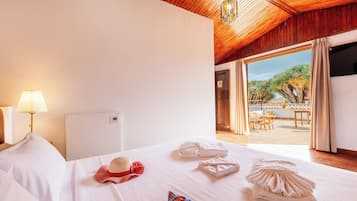 Chambre Double, balcon | Coffres-forts dans les chambres, Wi-Fi gratuit, draps fournis
