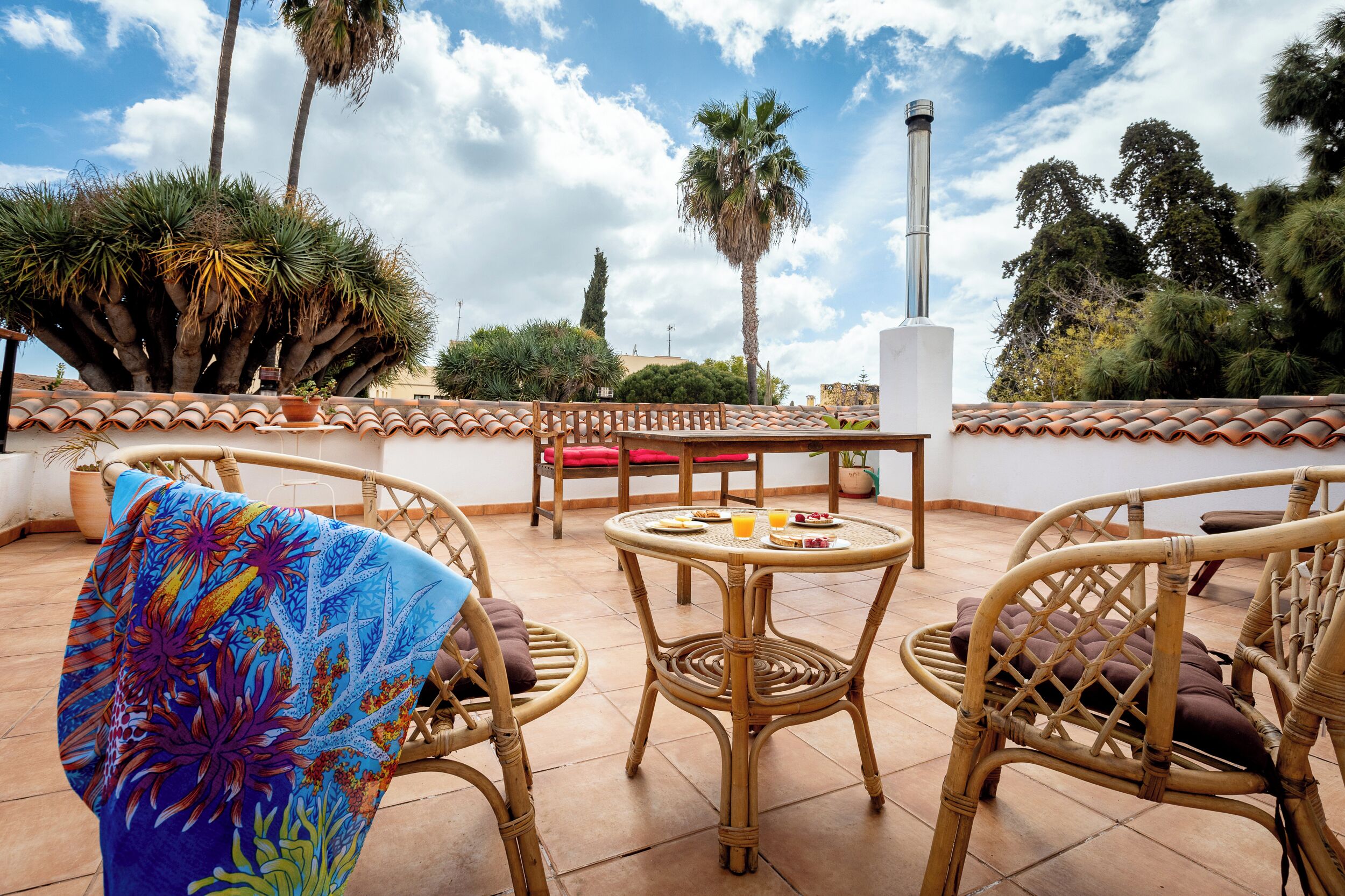 Eenvoudige tweepersoonskamer, balkon | Buiten dineren
