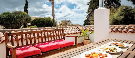 Basic Double Room, Balcony | Outdoor dining