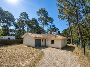 Exterior - House Capbreton, 3 bedrooms Jacuzzi, Clim.Port,Hossegor 5 min by bike, beach 10 mi (Capbreton)