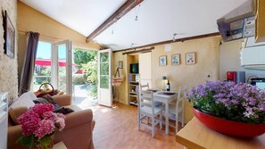 Fernseher, Tischtennisplatte