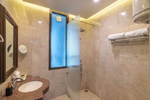 Ducha, artículos de tocador gratuitos, toallas, jabón