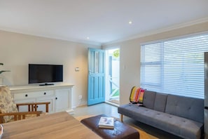 TV - Private Sanctuary Beach Apartment | Walk to Beach (Plettenberg Bay)