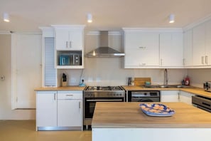 Fridge, microwave, oven, stovetop - Private Sanctuary Beach Apartment | Walk to Beach (Plettenberg Bay)