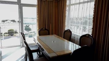 Panoramic Villa, 4 Bedrooms, Balcony, Sea View | Dining