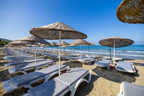 Khazri Resort & Villas