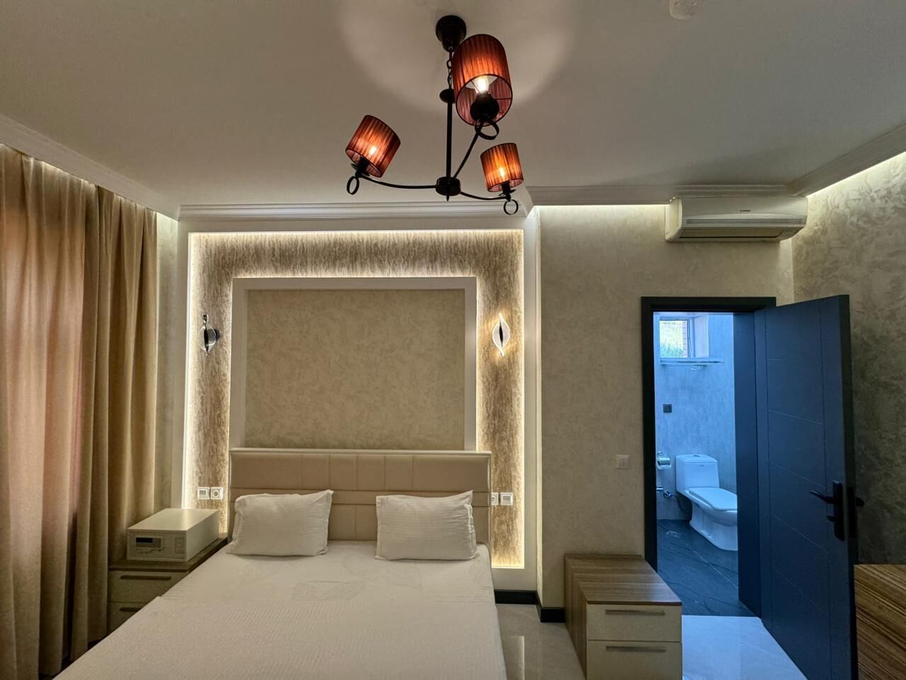 Premium bedding, in-room safe, blackout curtains, soundproofing