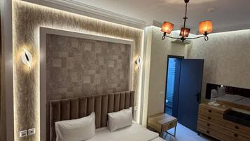 Premium bedding, in-room safe, blackout drapes, soundproofing