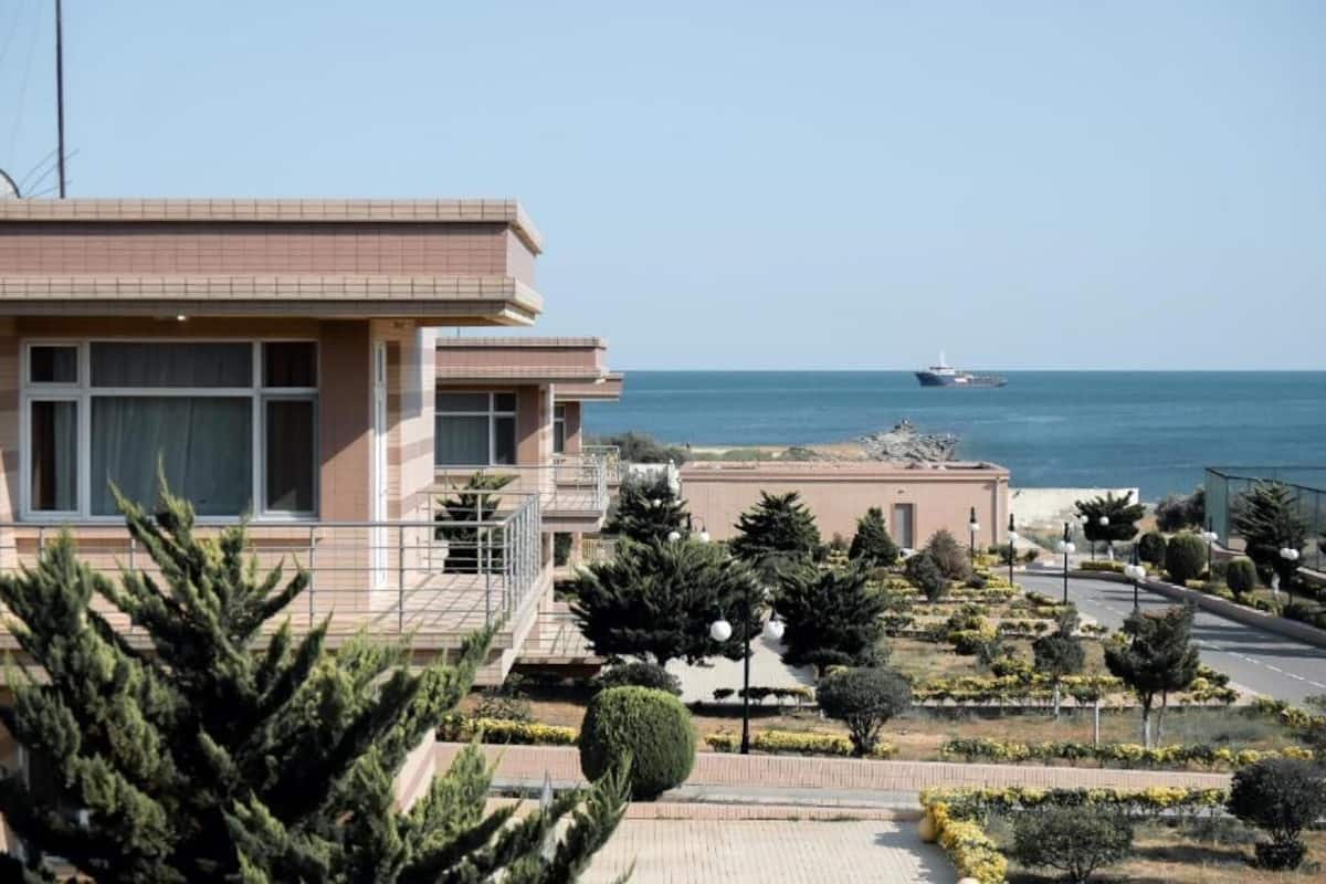 Villa Deluxe, balcón, vista al mar | Vista frontal de la propiedad