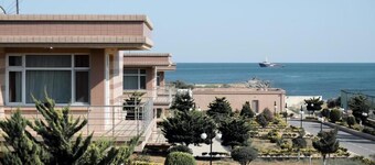 Khazri Villa Sea Side