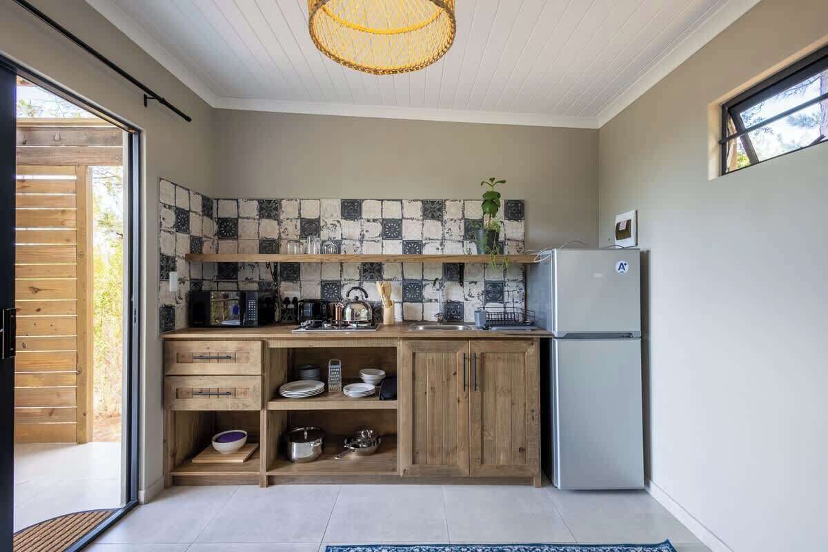 Fridge, microwave, stovetop, toaster