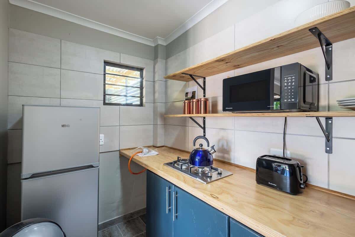 Four à micro-ondes, surface de cuisson, grille-pain