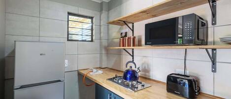 Four Ă micro-ondes, surface de cuisson, grille-pain