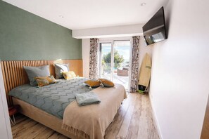 Room - Bandol!! downstairs garden house on quiet hillside. (Bandol)