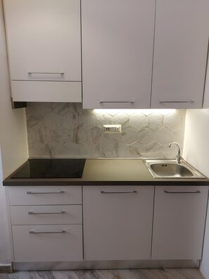 Fridge, microwave, stovetop, dishwasher - Villa Pinus Village – Relax just steps from the sea (Santa Margherita di Pula)