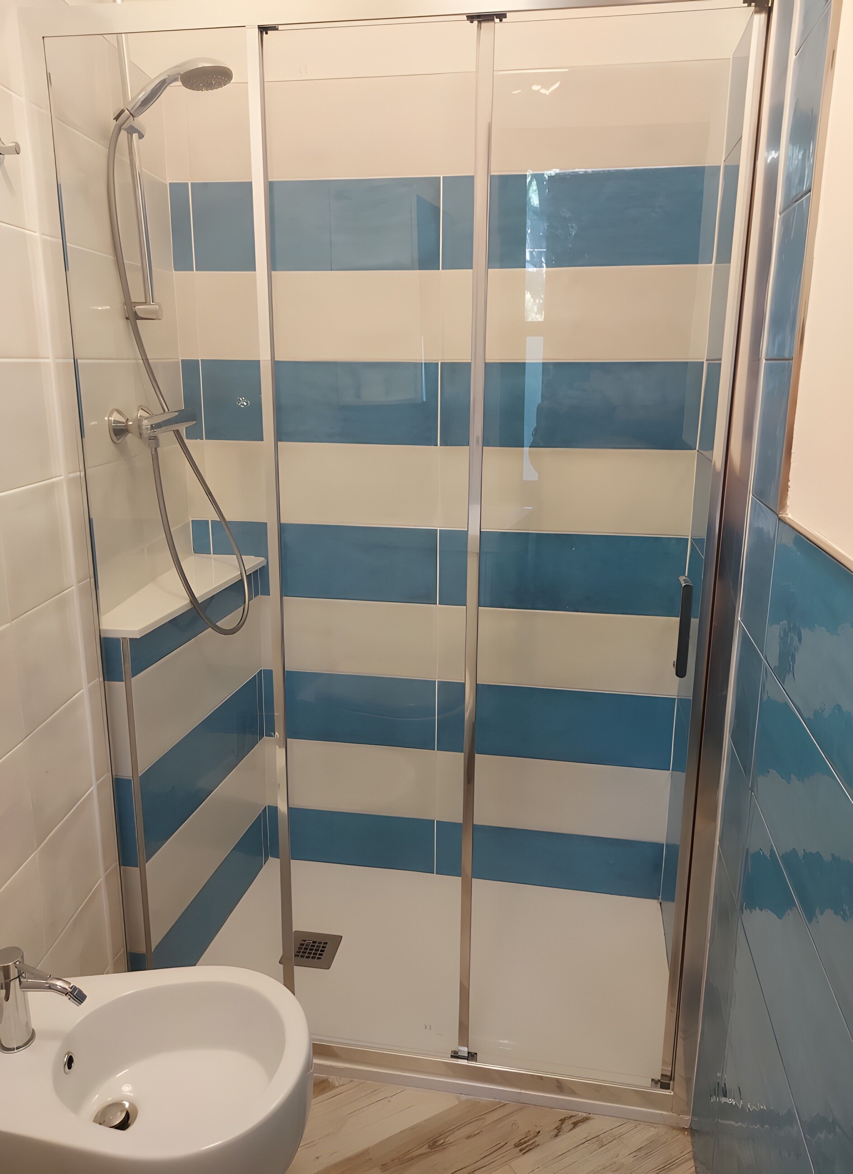 Douche, serviettes fournies