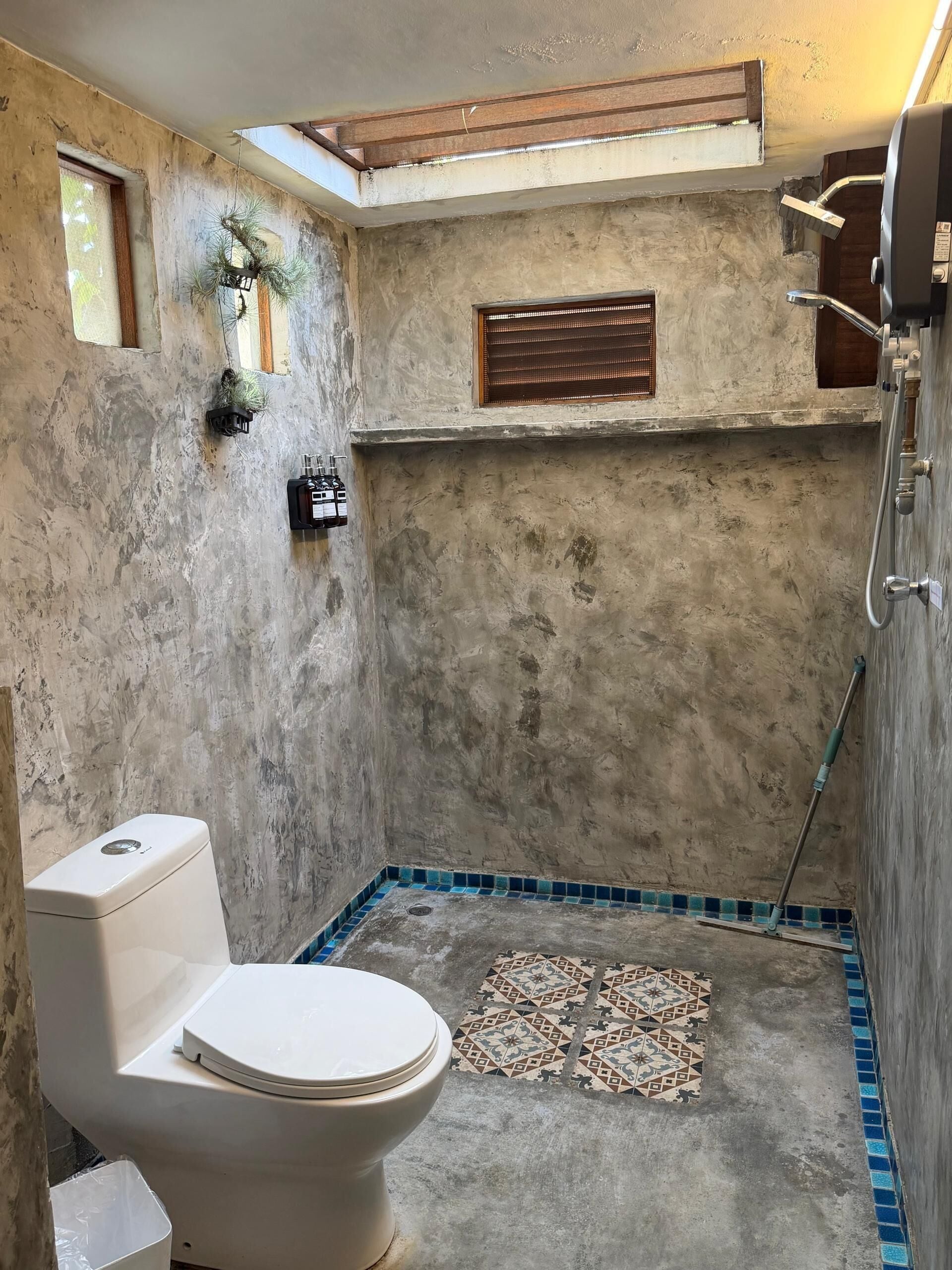Standard Double Room, Balcony | Bilik Mandi | Pancuran mandi, pengering rambut, tuala disediakan, sabun 
