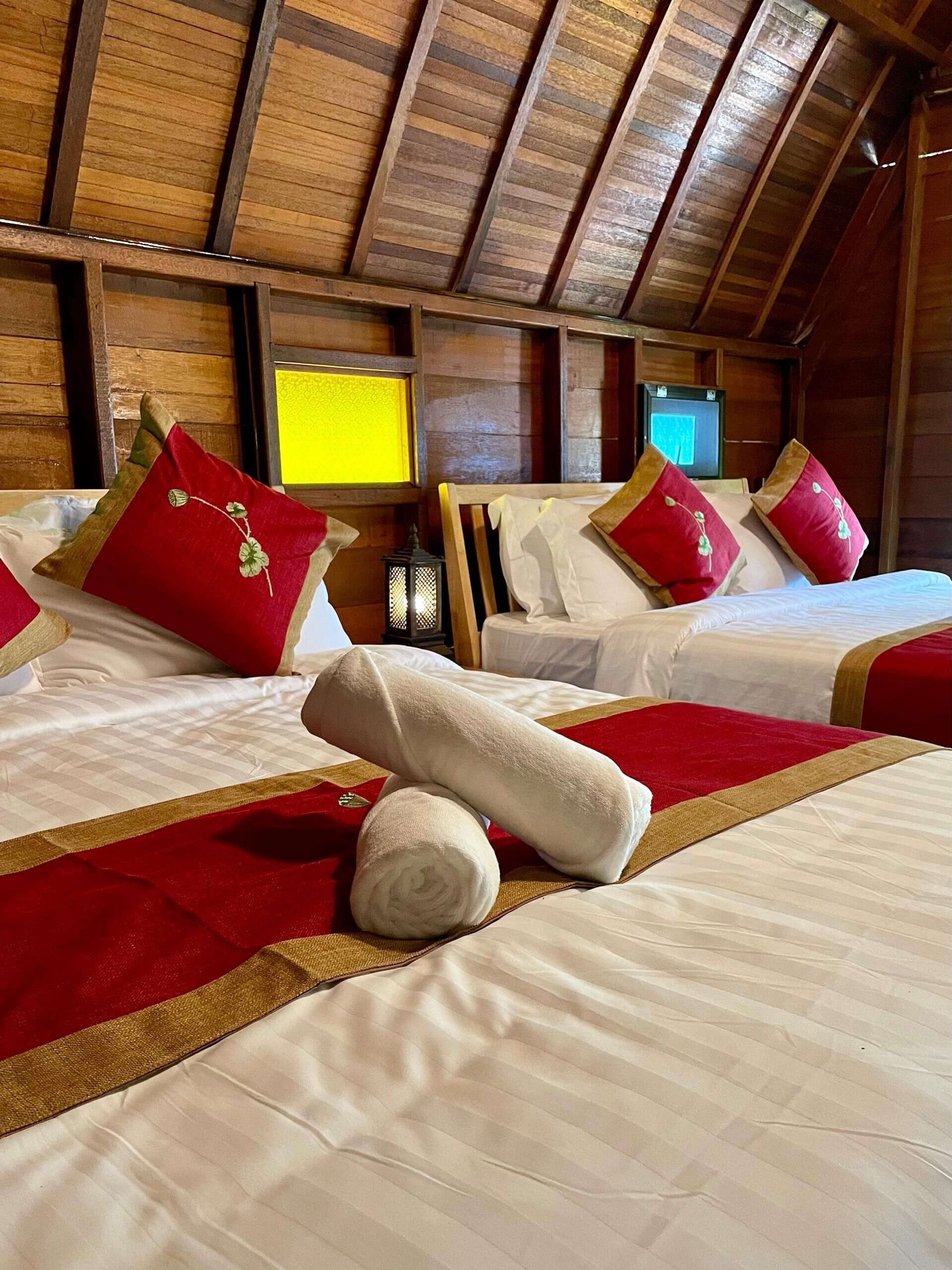 Minibar, bureau, Wi-Fi gratuit, draps fournis