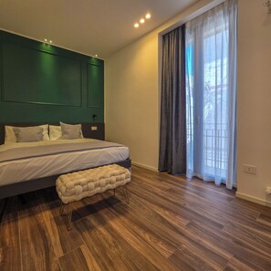 Appartement, balcon, vue sur la mer | Fer et planche à repasser, lit de bébé (supplément)
