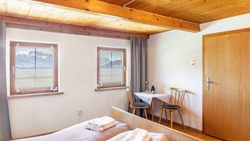 1 slaapkamer, een strijkplank/strijkijzer, wifi, beddengoed