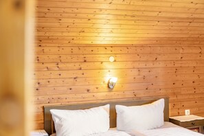 1 dormitorio, tabla de planchar con plancha, wifi y ropa de cama