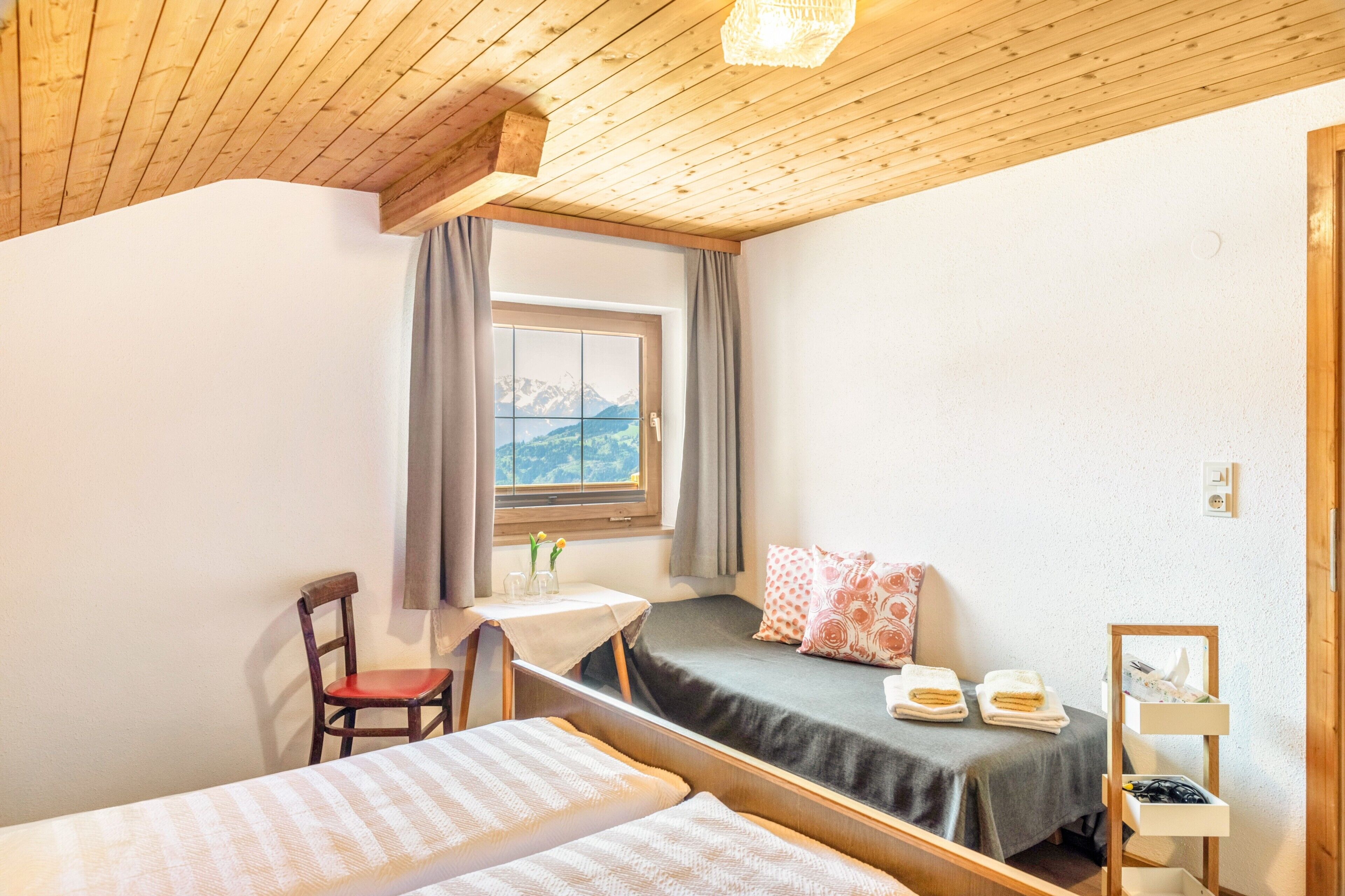 1 habitación, tabla de planchar con plancha, wifi y ropa de cama 