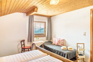 1 chambre, fer et planche à repasser, Wi-Fi, draps fournis