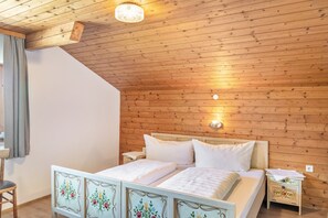 1 dormitori, planxa i posts de planxar, wifi i roba de llit 