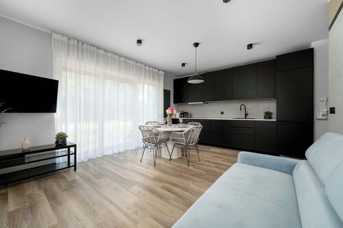 Spacious Apartment | Garden and Workspace