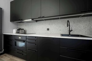 Fridge, oven, stovetop, dishwasher - Spacious Apartment | Garden and Workspace (Wrocław)