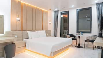 Phòng đơn Deluxe, quang cảnh thành phố | Két bảo mật tại phòng, bàn, màn/rèm cản sáng, phòng cách âm